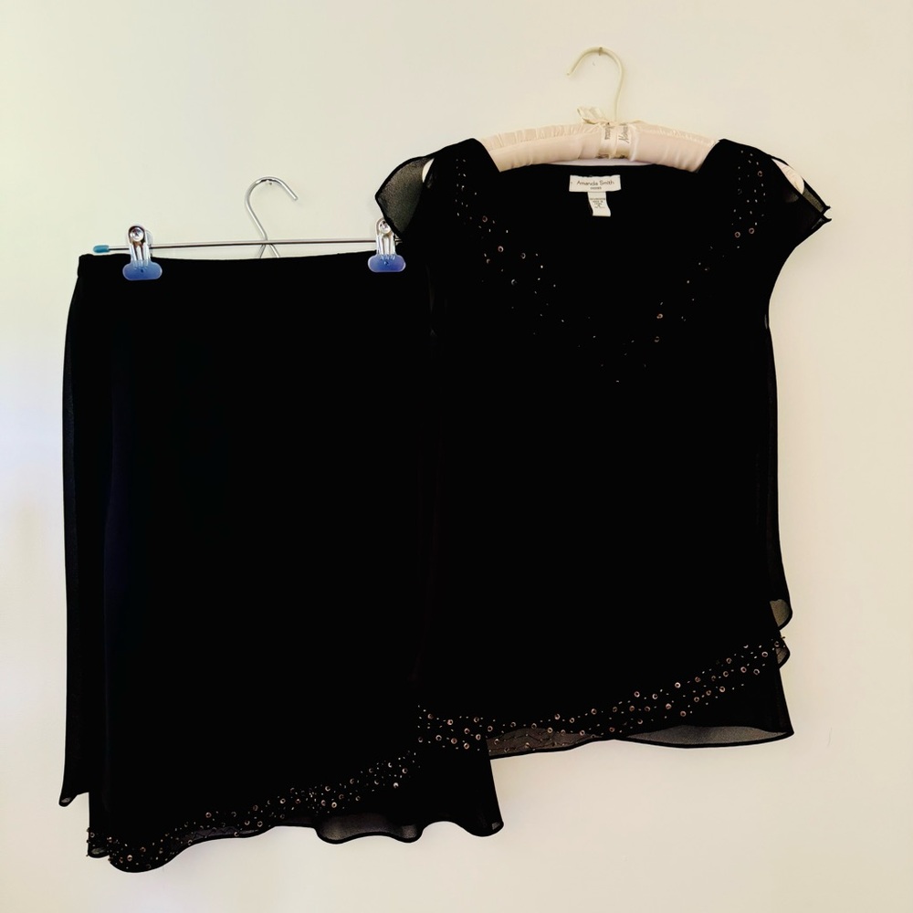 Beautiful Classy Amanda Smith, Two (2) Piece Set, 
Skirt and Top, Size 6